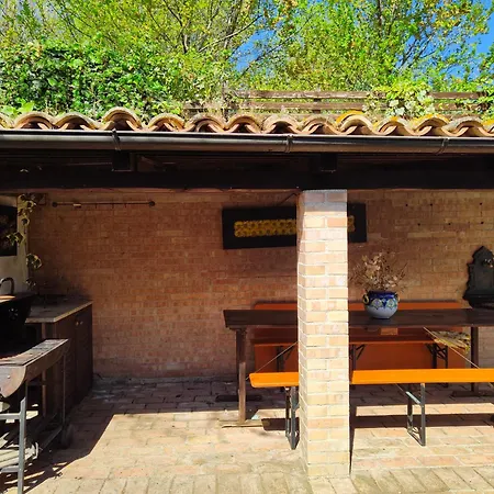 Appartamenti In Casale Con Piscina